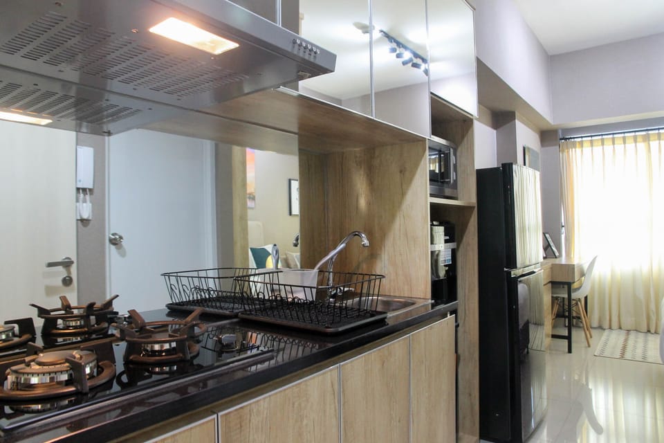 Fridge, stovetop, cookware/dishes/utensils