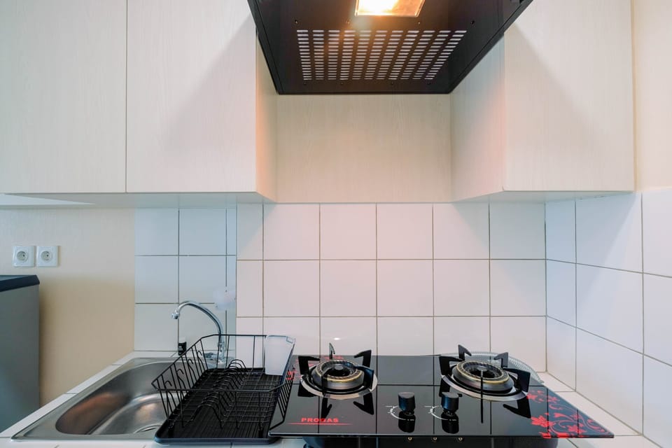 Room | Private kitchen | Fridge, stovetop, cookware/dishes/utensils
