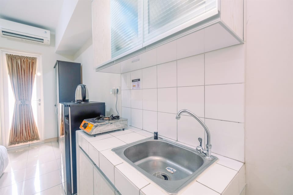 Fridge, stovetop, dishwasher, cookware/dishes/utensils
