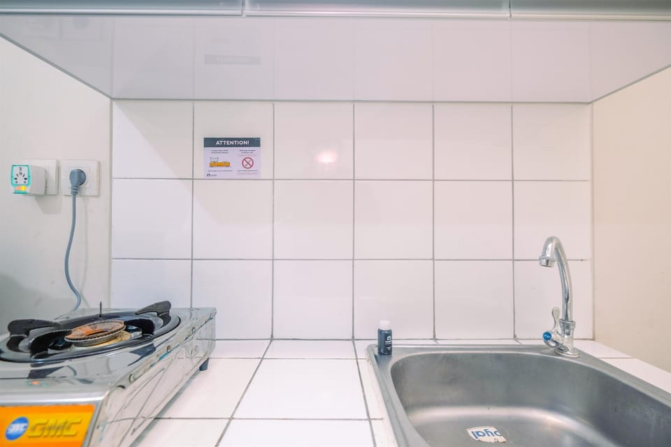 Fridge, stovetop, dishwasher, cookware/dishes/utensils