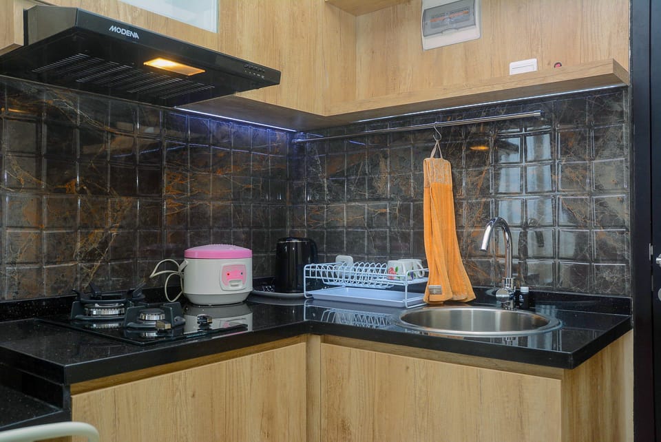 Room | Private kitchen | Fridge, stovetop, cookware/dishes/utensils