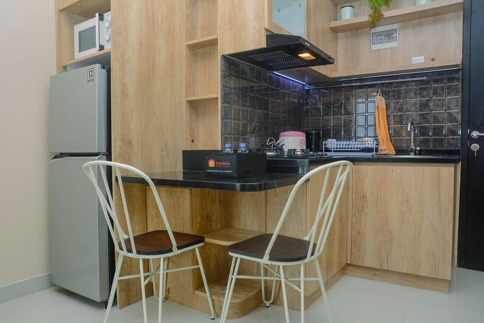 Fridge, stovetop, cookware/dishes/utensils