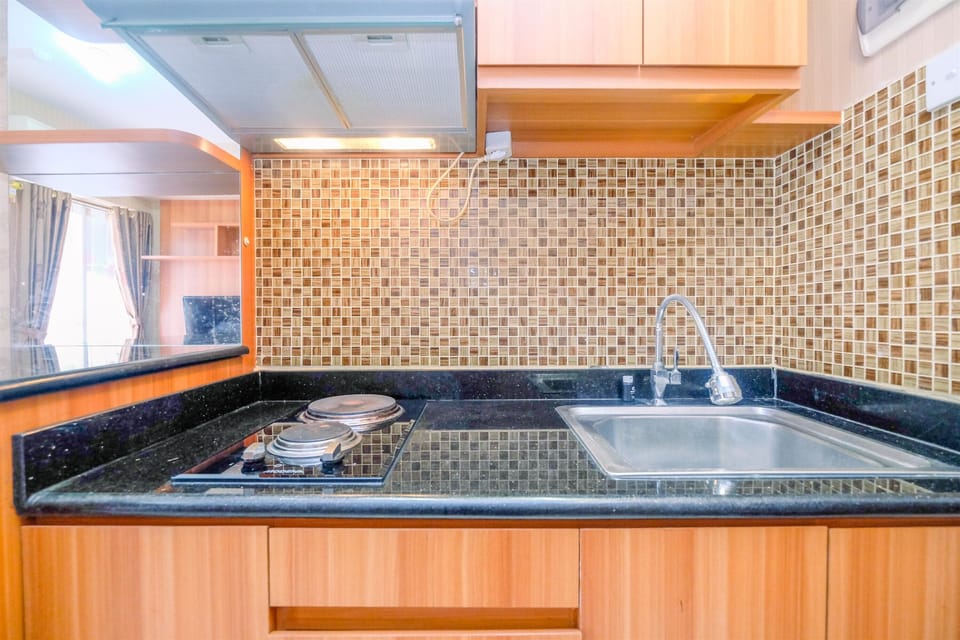 Room | Private kitchen | Fridge, stovetop, cookware/dishes/utensils