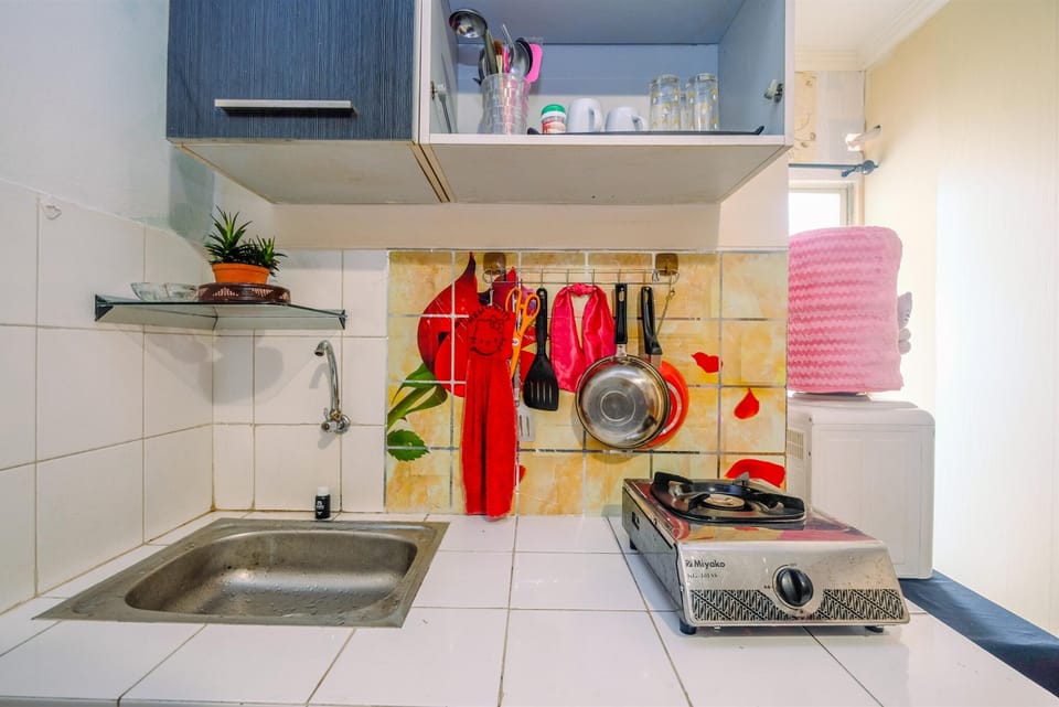 Room | Private kitchen | Fridge, stovetop, cookware/dishes/utensils