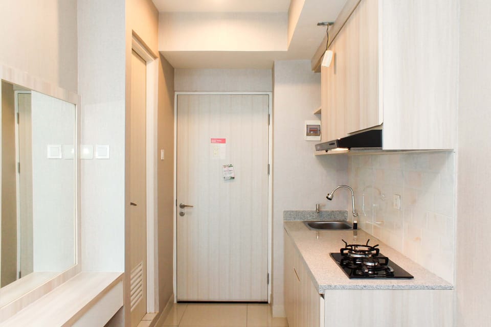 Room | Private kitchen | Fridge, stovetop, cookware/dishes/utensils