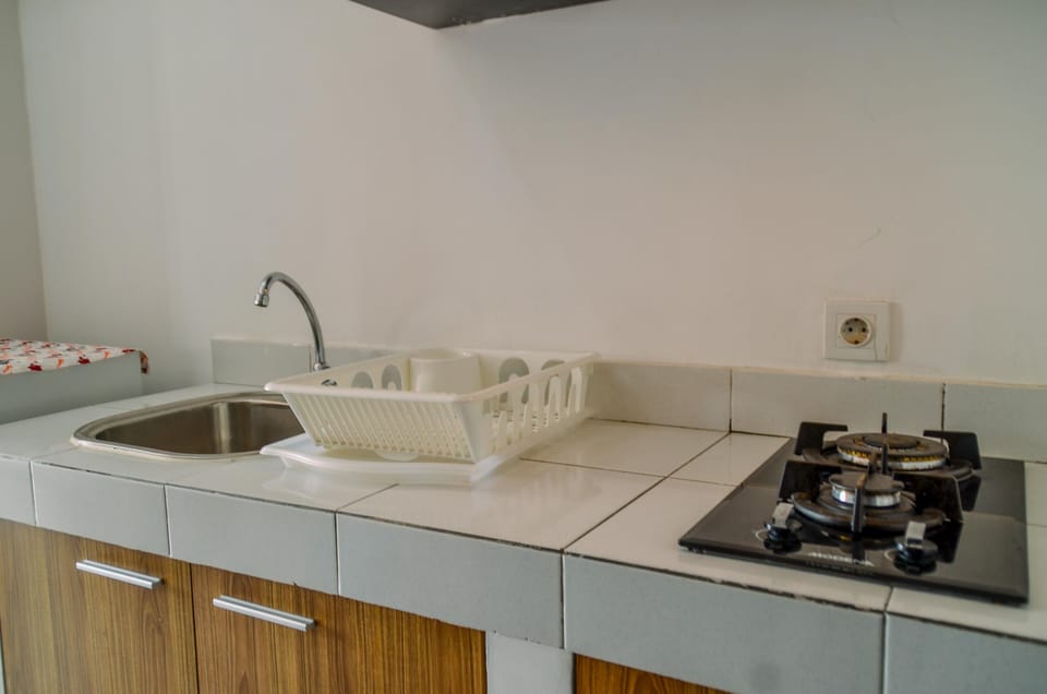 Fridge, stovetop, cookware/dishes/utensils