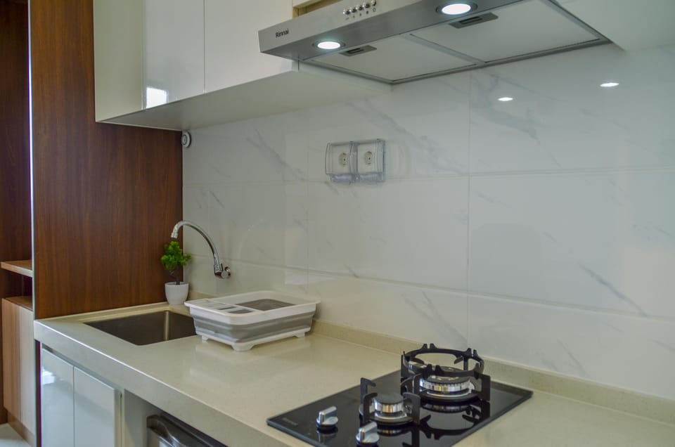 Fridge, stovetop, cookware/dishes/utensils