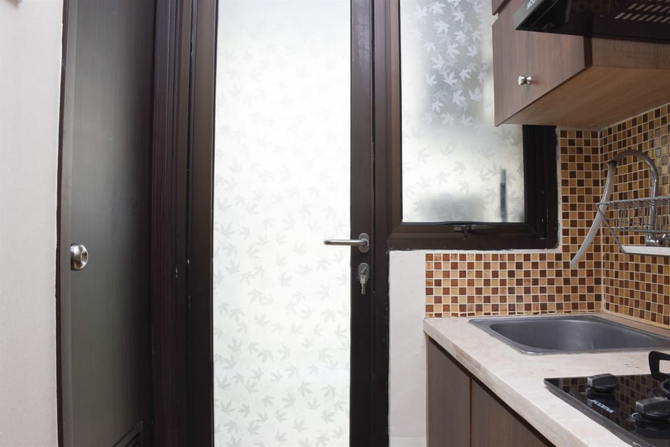 Fridge, stovetop, cookware/dishes/utensils