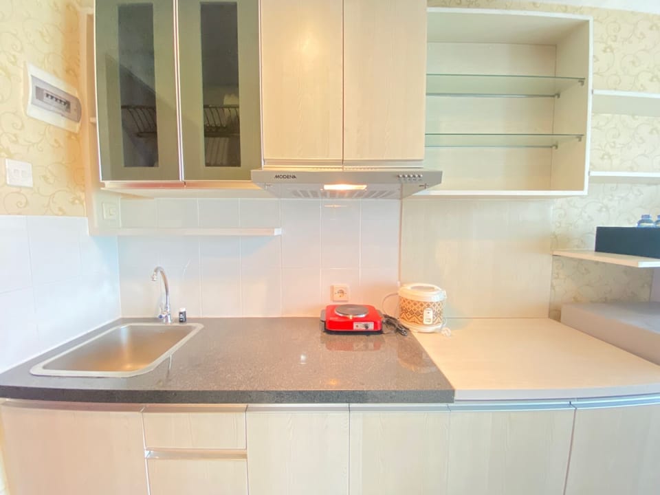 Fridge, stovetop, cookware/dishes/utensils