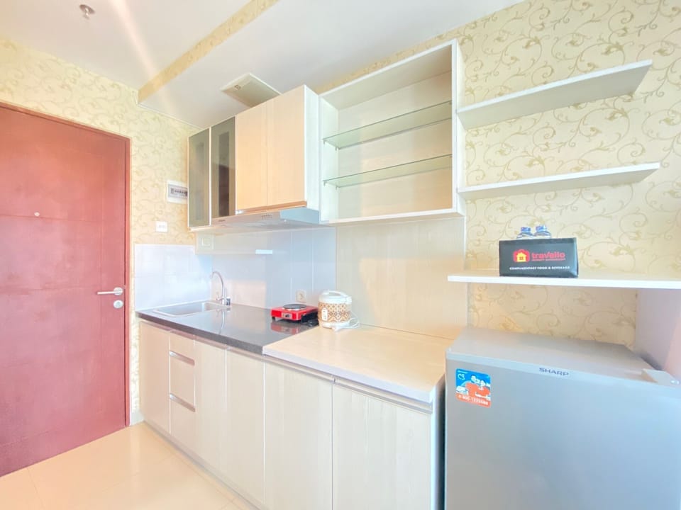 Room | Private kitchen | Fridge, stovetop, cookware/dishes/utensils