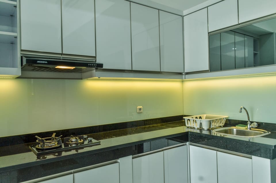 Room | Private kitchen | Fridge, stovetop, cookware/dishes/utensils