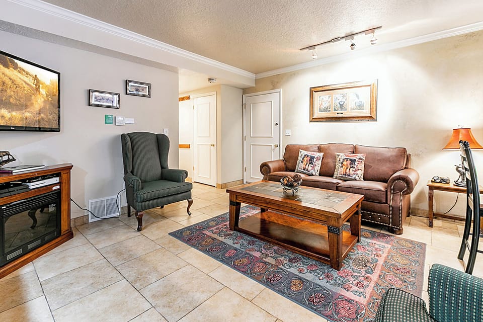 Living Room w/ Sleeper Sofa