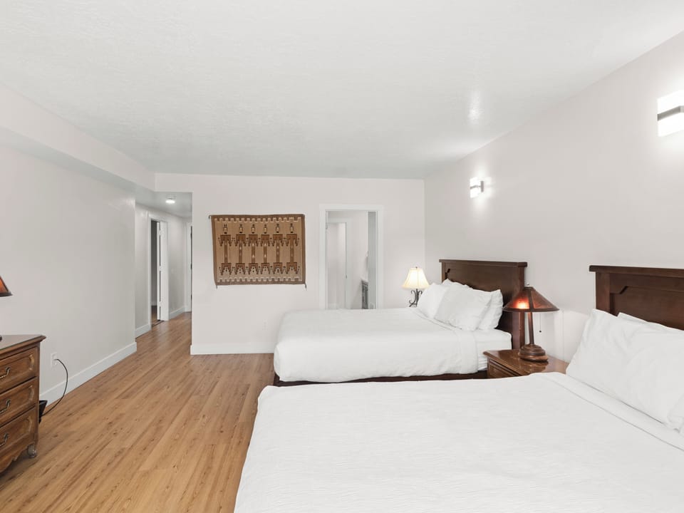 Bedroom Two / Two Queen Beds