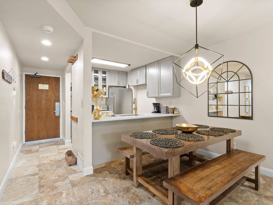 Kitchen / Dining Area