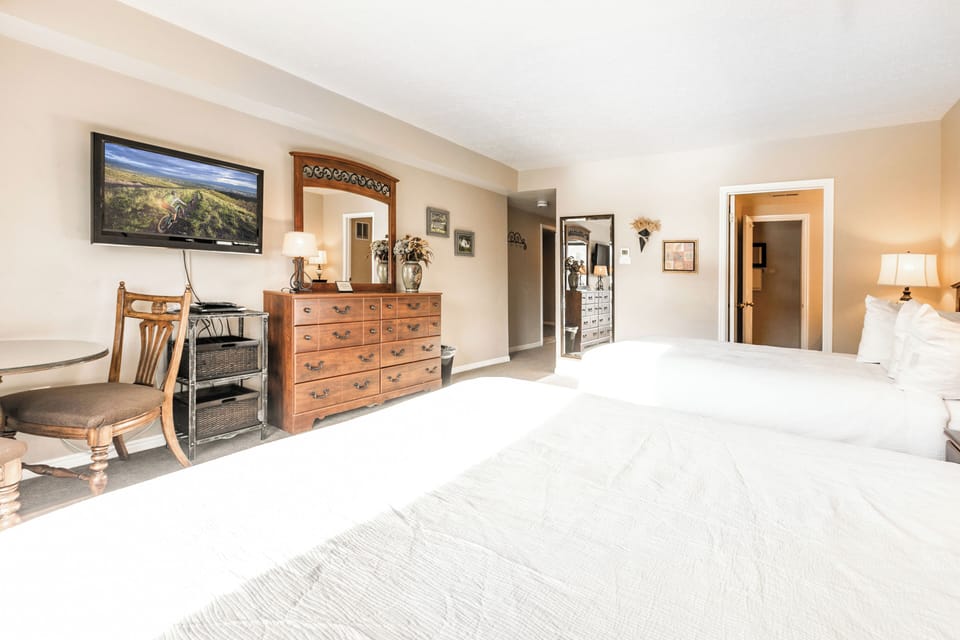 Bedroom with 2 Queen Beds and Ensuite Bathroom