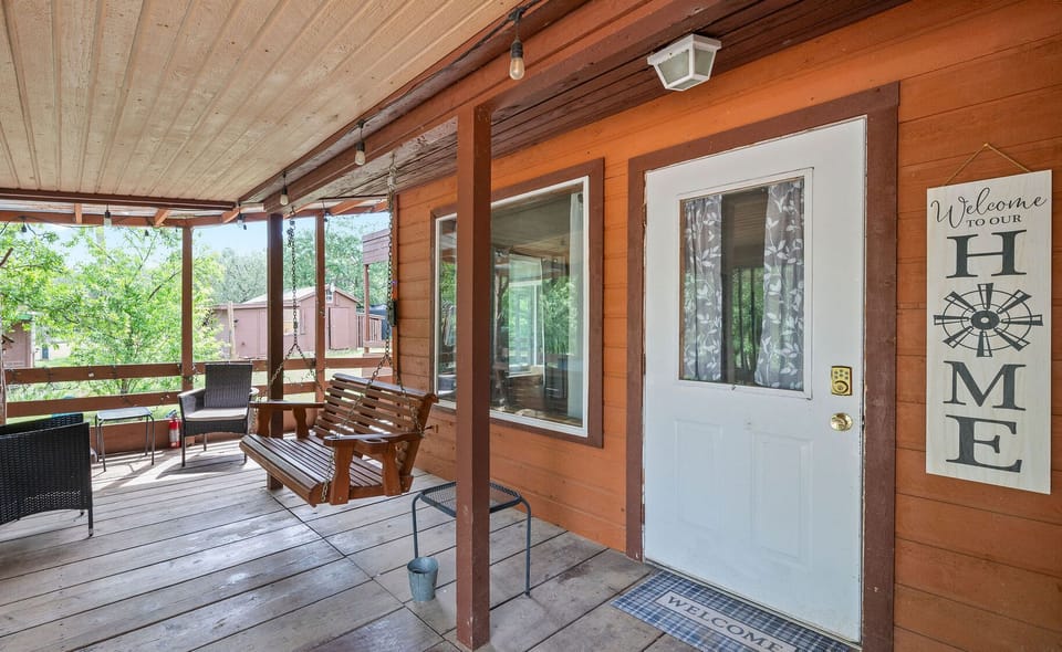 Tiny Town The Kid Cabin 1 Lovely wrap around porch and swing