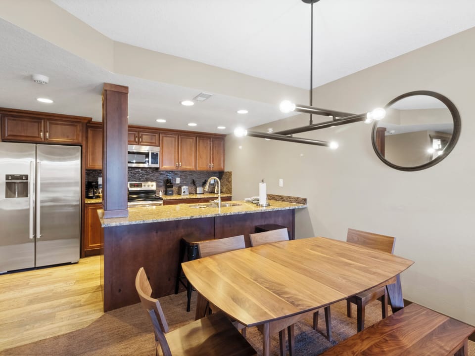 Kitchen / Dining Area