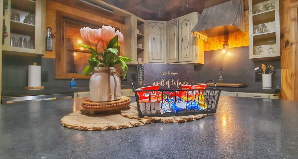 Enjoy some snacks in the kitchen!