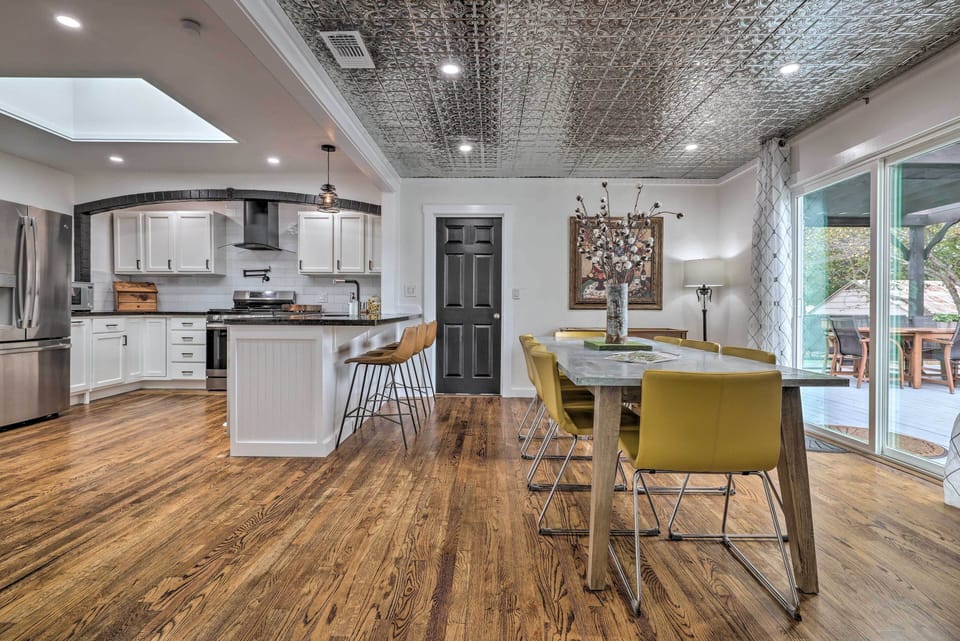 Dining Area | Central A/C
