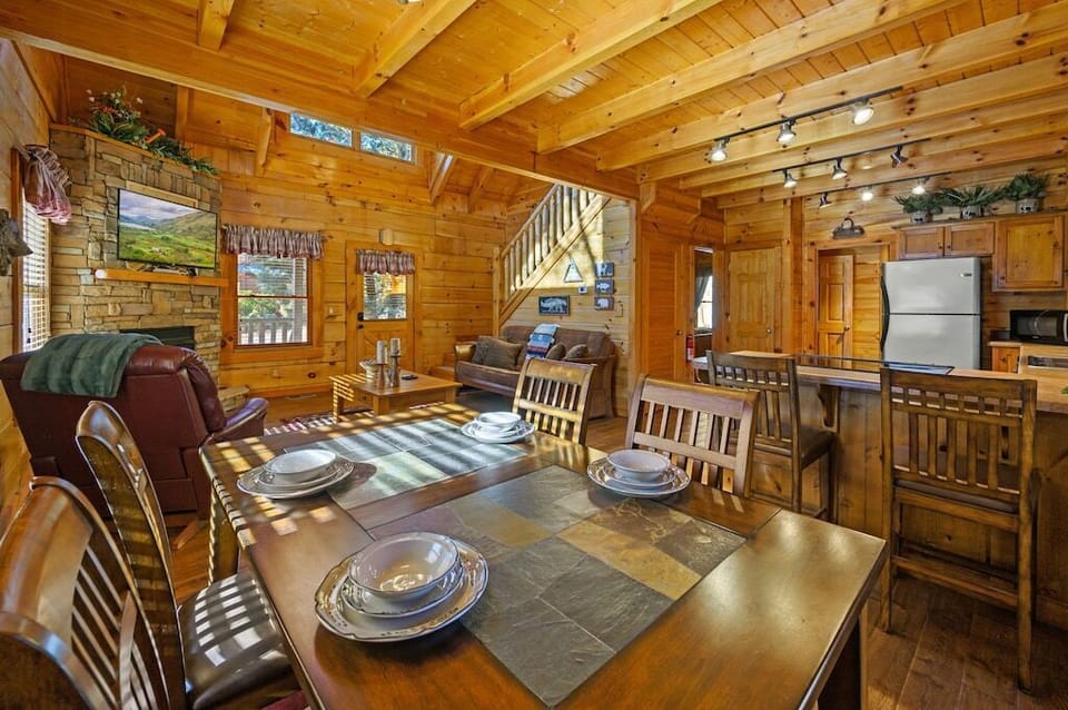 Bear Hug's inviting dining area