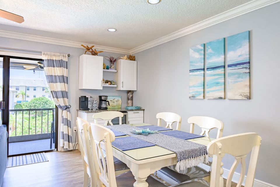 Dining/Coffee Bar