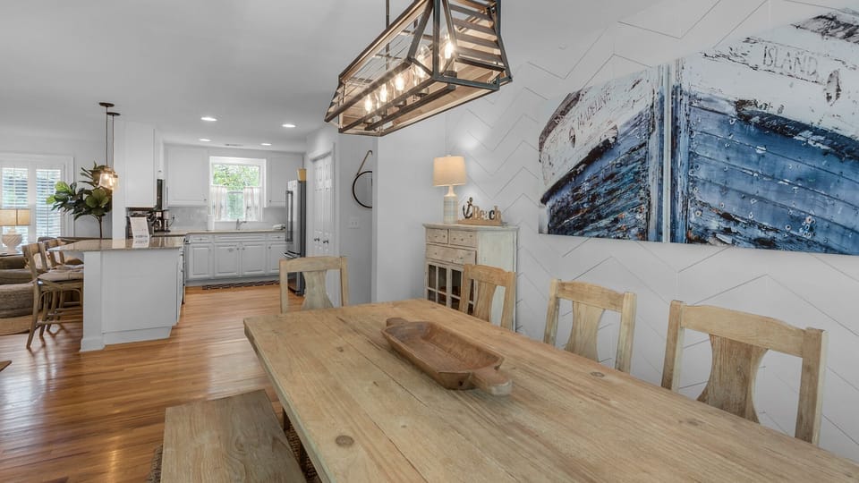 La Pointe Dining Area