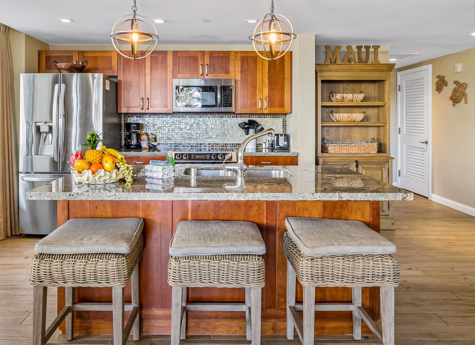 dining bar/kitchen