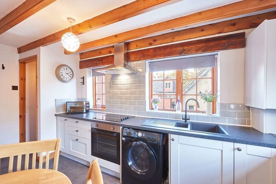 Oldcorn Cottage, Whitby - Host & Stay