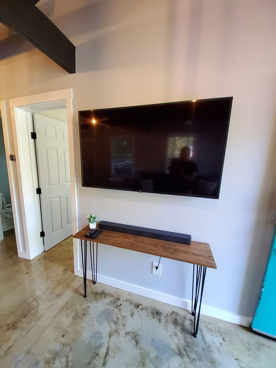 55 inch LG 4K UHD Smart TV (Amazon Prime, Netflix, YouTube, logins needed)
