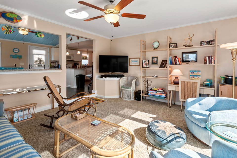 NHCB33: Hoos & Cuse | Living Area