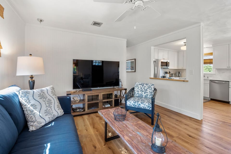 DU503: A Captain's Tale | Living Area