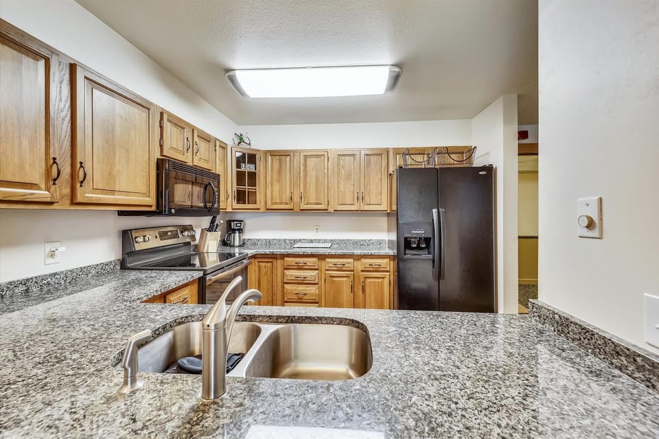 Kitchen, Atrium 003, Breckenridge Vacation Rental