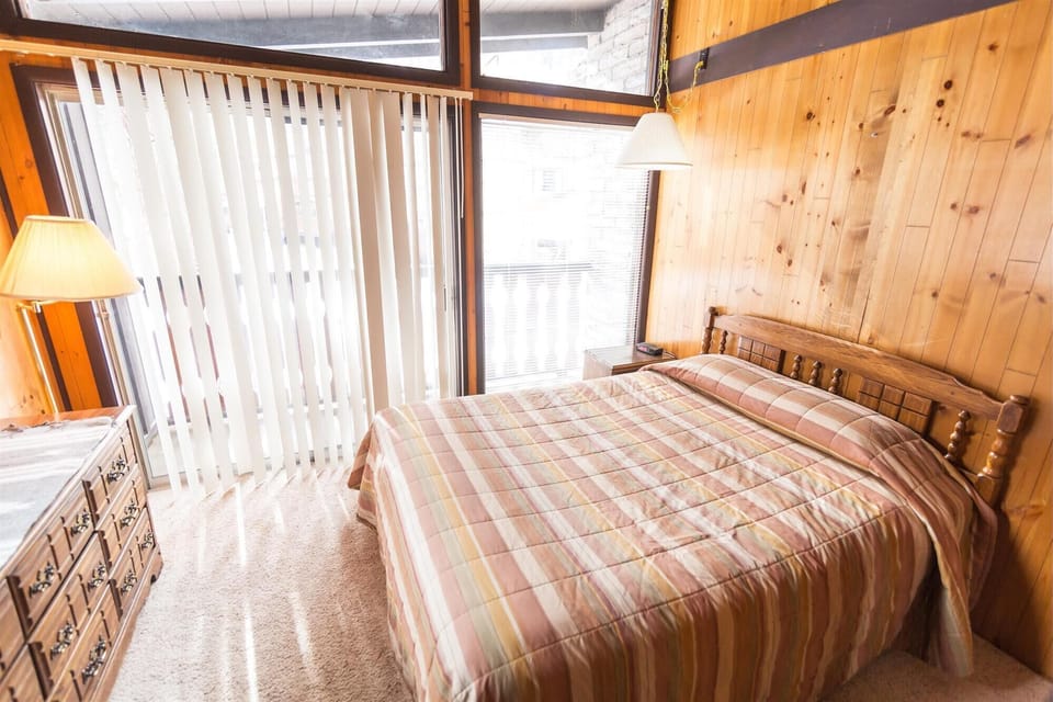 BEDROOM201