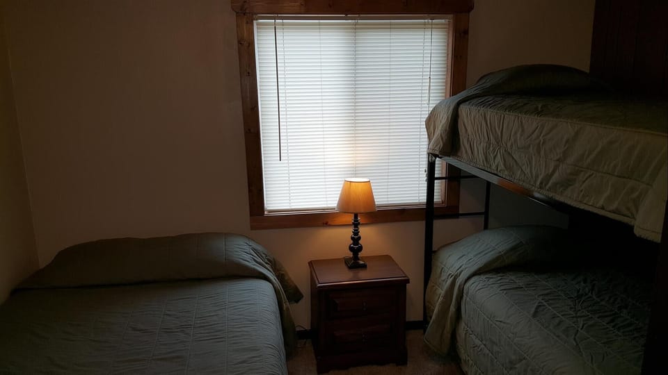 BEDROOM 2