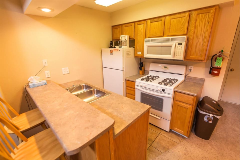 12D - KITCHEN