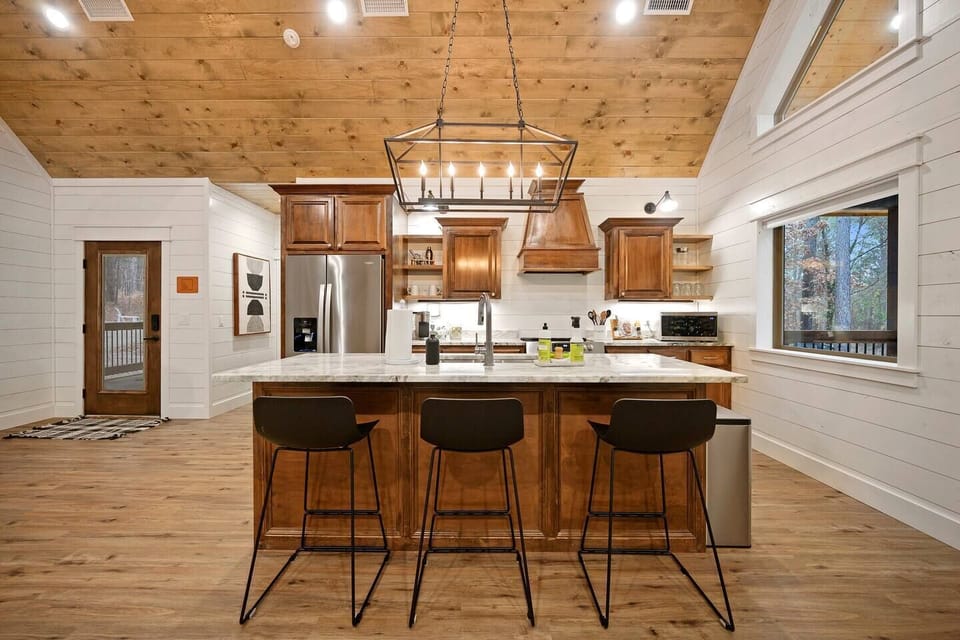 Pull up a stool and chat while you work in our fully stocked kitchen.  We have everything from a pizza cutter, s'more sticks, crockpot and outdoor dishes. 