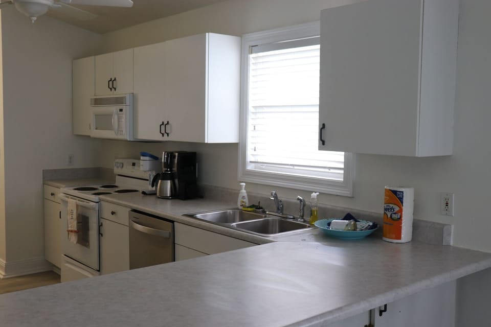 Fully Stocked Kitchen - New Dishwasher