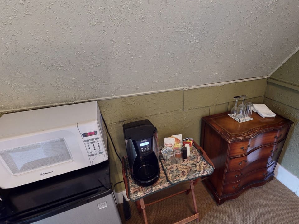 Standard Double Room | Individually decorated, individually furnished, desk, laptop workspace