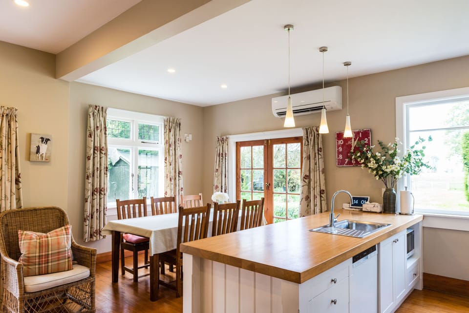 Kitchen / dining area