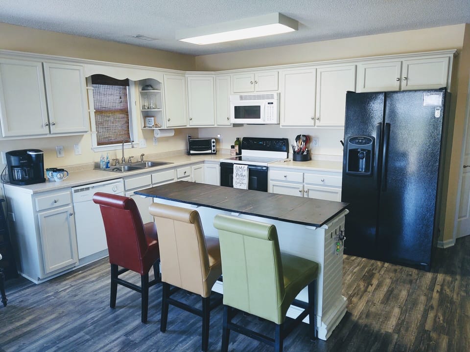 Let's cook breakfast in this cheery open kitchen