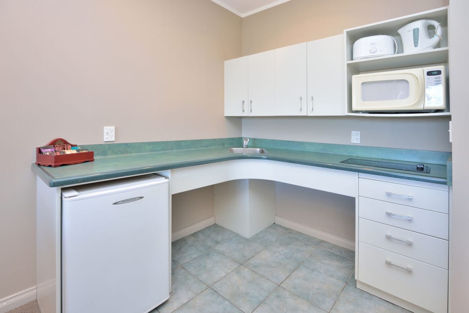 Suite, 2 Bedrooms | Private kitchenette | Fridge, microwave, stovetop, coffee/tea maker