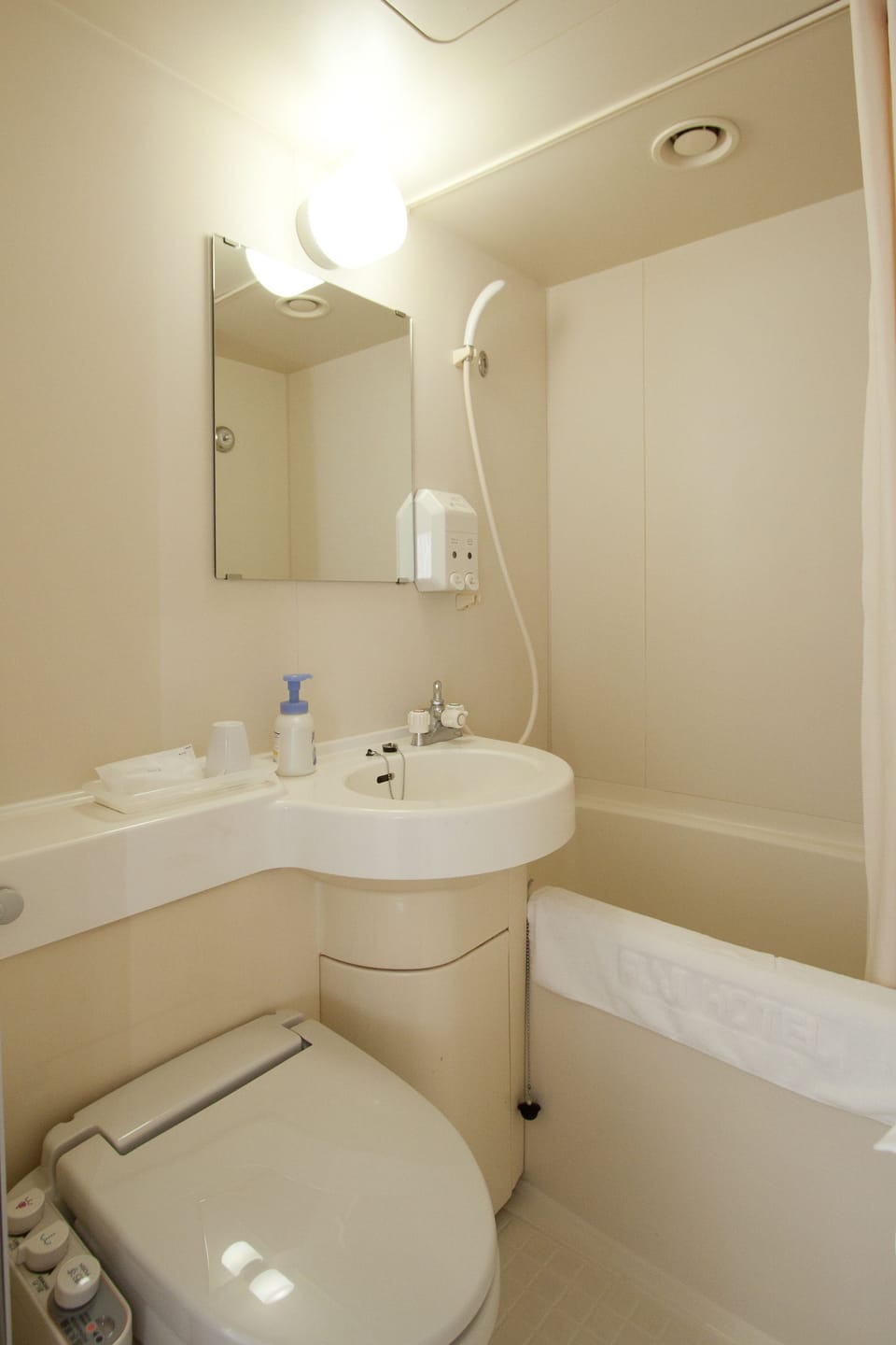 Combined shower/tub, slippers, electronic bidet, towels