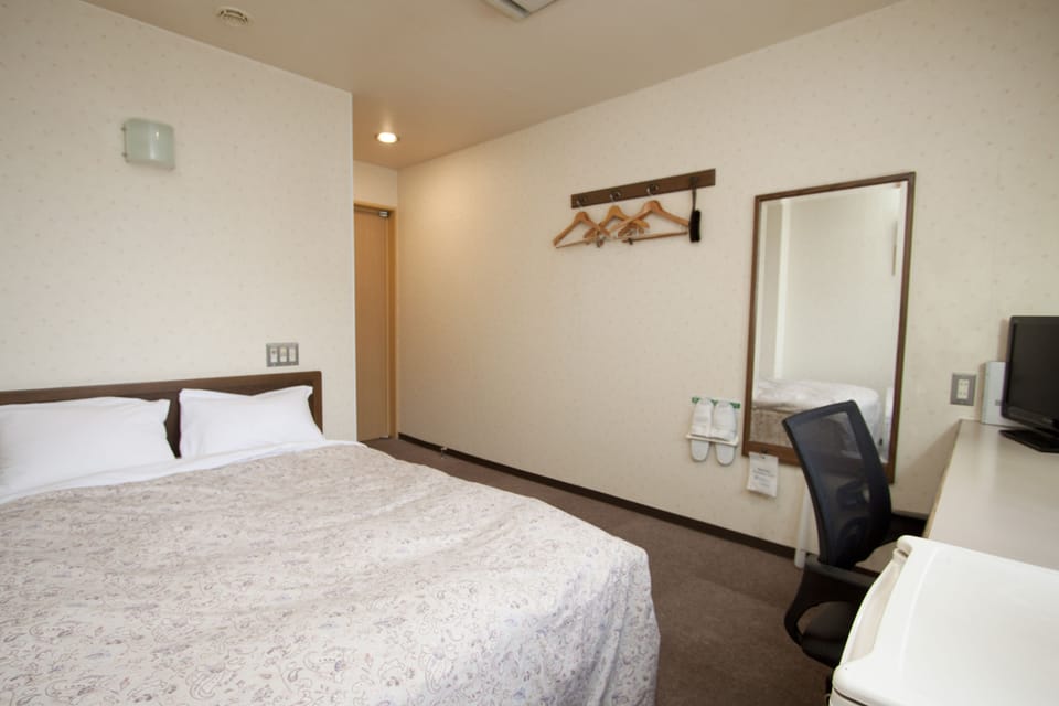 Double Room, Smoking | Desk, WiFi (free), bed sheets