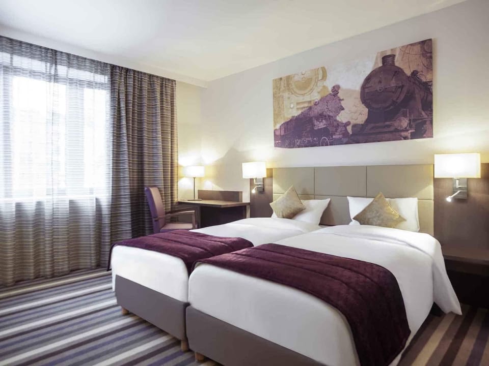 Superior Room, 2 Twin Beds | Minibar, in-room safe, desk, blackout drapes