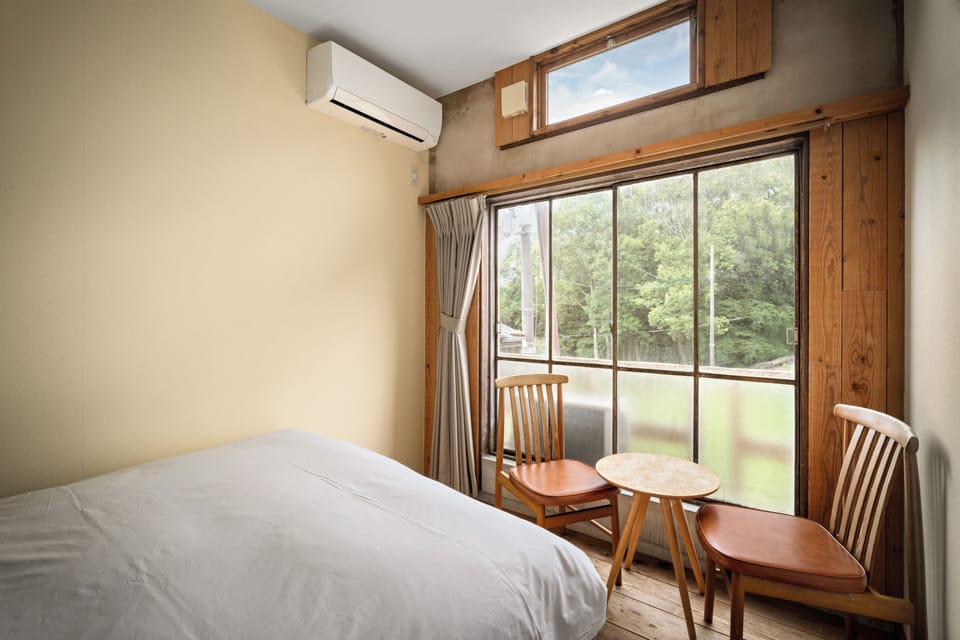 Double Room, Shared Bathroom (Non-smoking) | Down comforters, laptop workspace, WiFi (free), bed sheets