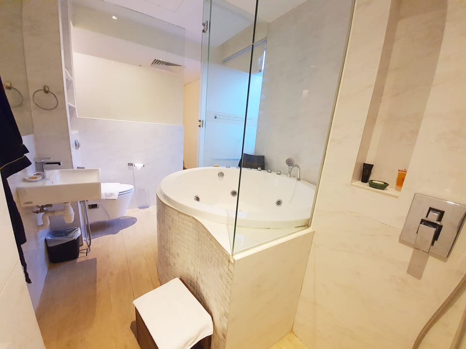 Premier Suite, 1 Queen Bed, Bathtub (Indoor) | Bathroom | Free toiletries, hair dryer, slippers, bidet