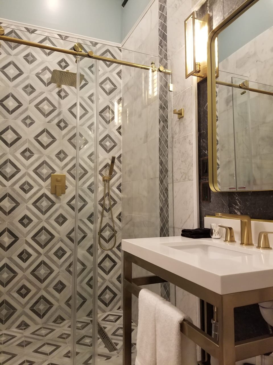 Classic Double Room | Bathroom | Free toiletries, hair dryer, towels, soap