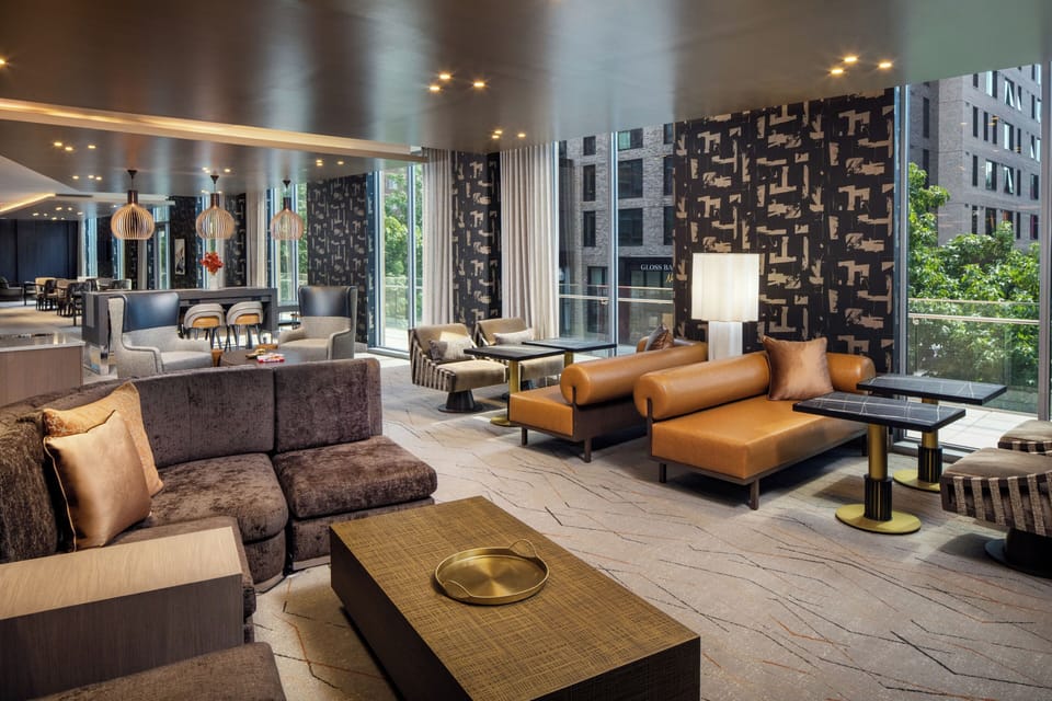 2 bars/lounges, rooftop bar, lobby lounge