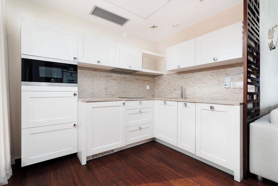 Deluxe Suite, Kitchenette, Lake View | Premium bedding, minibar, in-room safe, laptop workspace