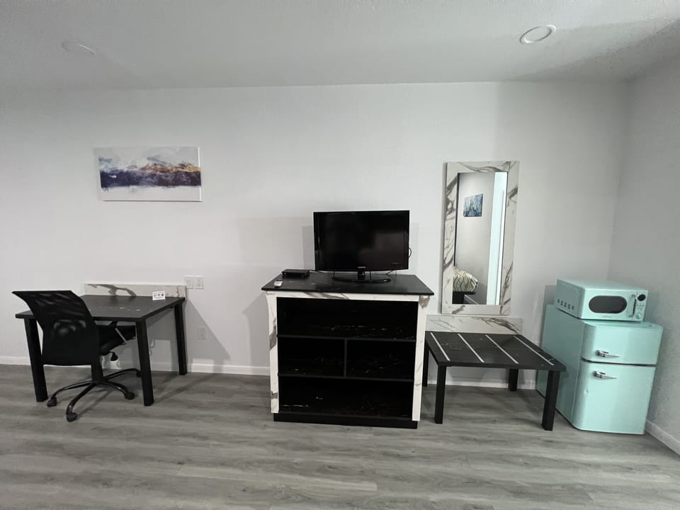Deluxe Double Room | Down comforters, individually decorated, individually furnished, desk